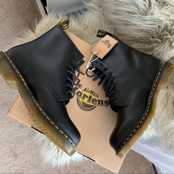 Dr. Martens Other - Dr. Martens 1460 classic black lace up boot shoe